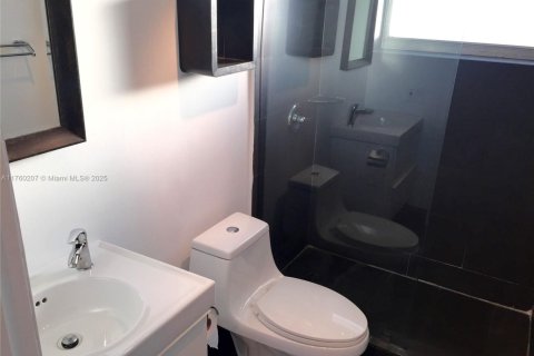 Condo in Miami Beach, Florida, 1 bedroom  № 1860462 - photo 8
