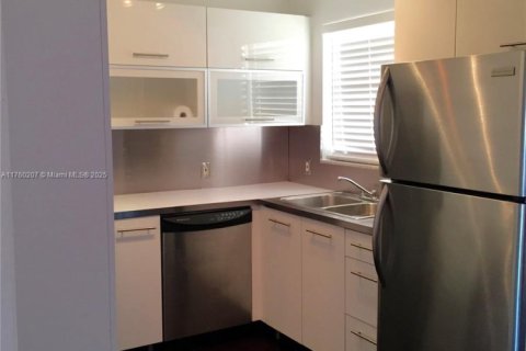 Condo in Miami Beach, Florida, 1 bedroom  № 1860462 - photo 4