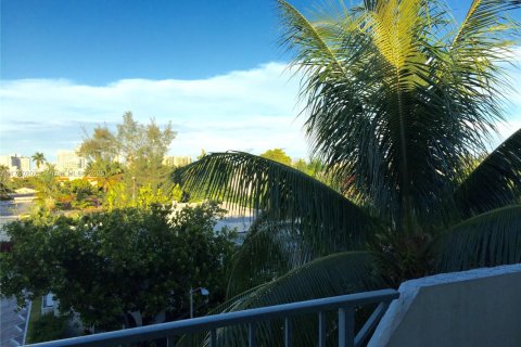 Condo in Miami Beach, Florida, 1 bedroom  № 1860462 - photo 16