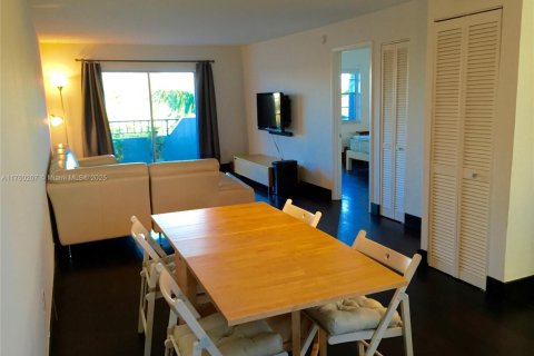 Condo in Miami Beach, Florida, 1 bedroom  № 1860462 - photo 3
