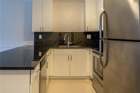 Apartment in Miami Beach, Florida 1 bedroom, 72 sq.m. № 1890293 - photo 6
