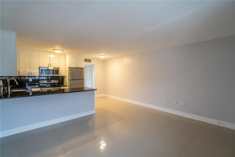 Apartment in Miami Beach, Florida 1 bedroom, 72 sq.m. № 1890293 - photo 4