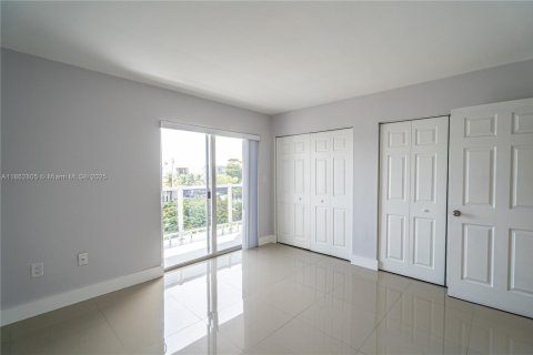 Apartment in Miami Beach, Florida 1 bedroom, 72 sq.m. № 1890293 - photo 12