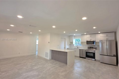 Купить виллу или дом в Помпано-Бич, Флорида 4 спальни, 140.47м2, № 1989398 - фото 4