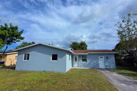 Купить виллу или дом в Помпано-Бич, Флорида 4 спальни, 140.47м2, № 1989398 - фото 1