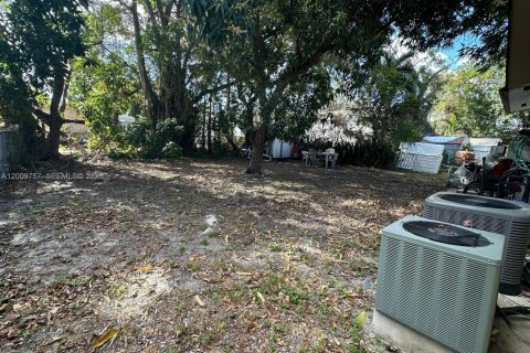 Commercial property in Miami, Florida № 2076646 - photo 2