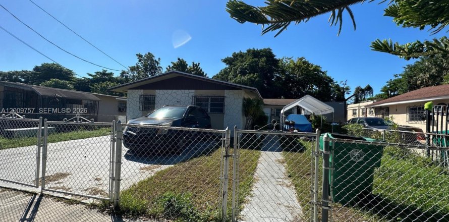 Commercial property in Miami, Florida № 2076646