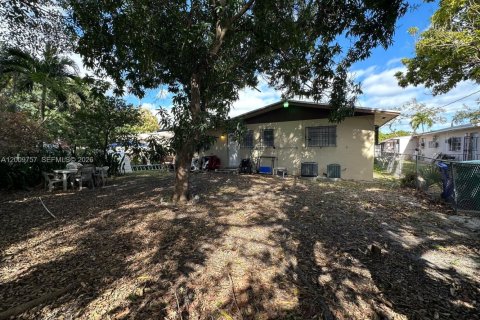 Commercial property in Miami, Florida № 2076646 - photo 3