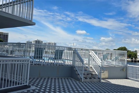 Condominio en alquiler en Hallandale Beach, Florida, 2 dormitorios, 87.33 m2 № 2009659 - foto 8
