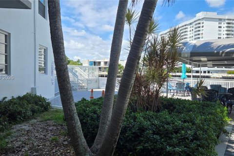 Condominio en alquiler en Hallandale Beach, Florida, 2 dormitorios, 87.33 m2 № 2009659 - foto 9