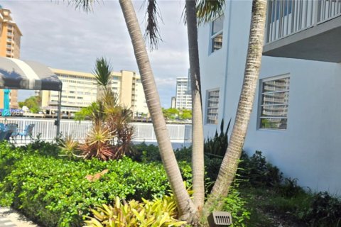 Condominio en alquiler en Hallandale Beach, Florida, 2 dormitorios, 87.33 m2 № 2009659 - foto 3
