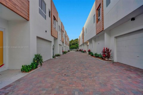 Adosado en venta en Fort Lauderdale, Florida, 3 dormitorios, 189.15 m2 № 2022535 - foto 15