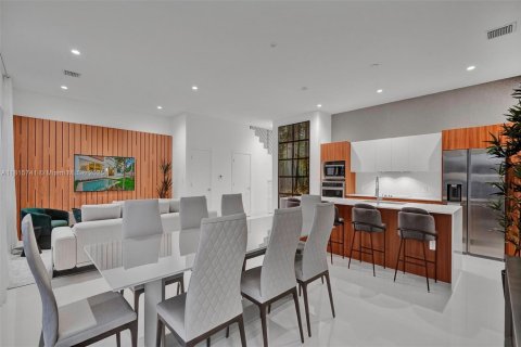 Adosado en venta en Fort Lauderdale, Florida, 3 dormitorios, 189.15 m2 № 2022535 - foto 3