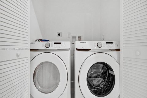 Adosado en venta en Fort Lauderdale, Florida, 3 dormitorios, 189.15 m2 № 2022535 - foto 16