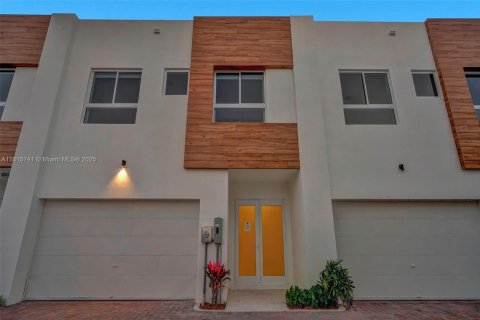 Adosado en venta en Fort Lauderdale, Florida, 3 dormitorios, 189.15 m2 № 2022535 - foto 14