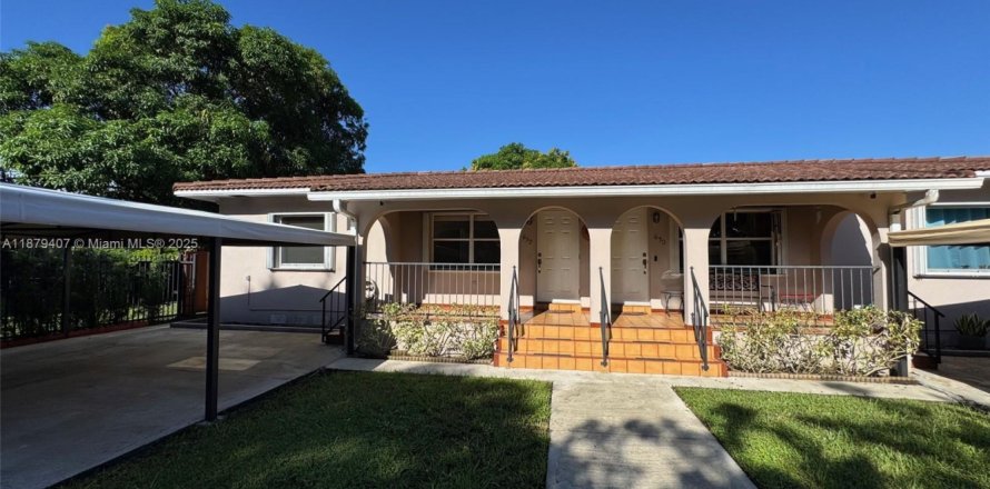 Casa en Miami, Florida 3 dormitorios, 112.32 m2 № 1921539