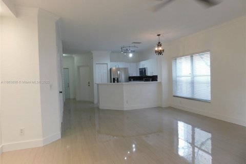 Adosado en venta en Pembroke Pines, Florida, 3 dormitorios, 132.66 m2 № 1891717 - foto 6