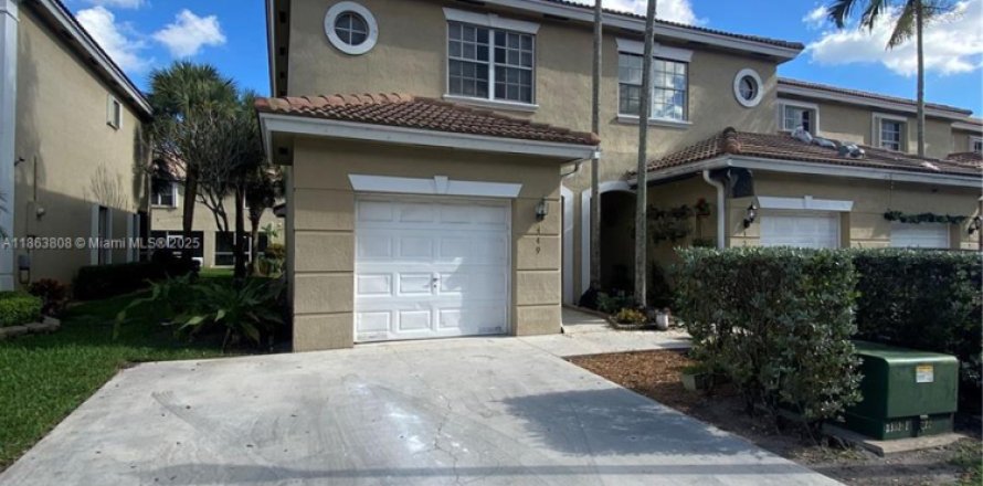 Adosado en Pembroke Pines, Florida 3 dormitorios, 132.66 m2 № 1891717