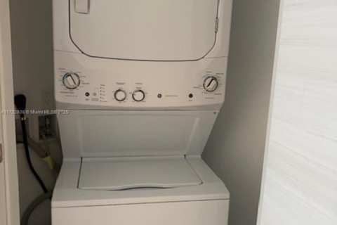 Condominio en venta en Miami, Florida, 2 dormitorios, 107.02 m2 № 2014071 - foto 30