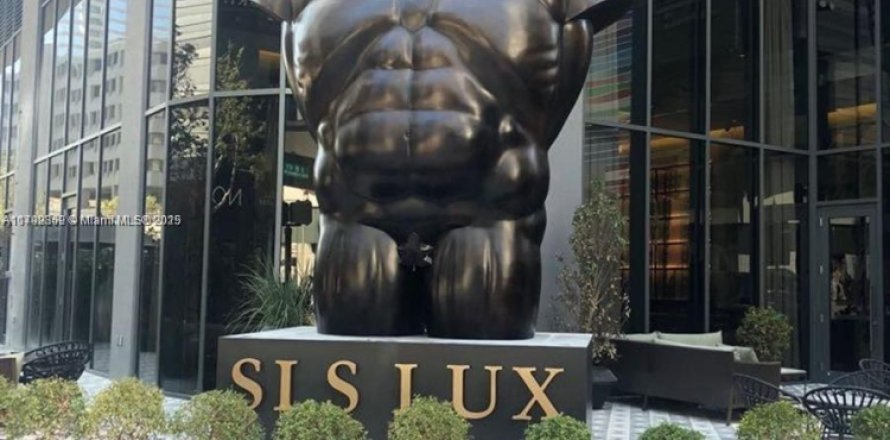 Condominio en Miami, Florida, 2 dormitorios  № 2014071