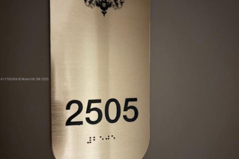 Condominio en venta en Miami, Florida, 2 dormitorios, 107.02 m2 № 2014071 - foto 10
