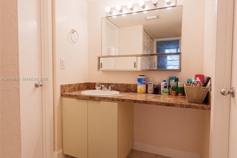 Снять в аренду кондоминиум в Майами, Флорида 2 спальни, 89.93м2, № 2145752 - фото 10