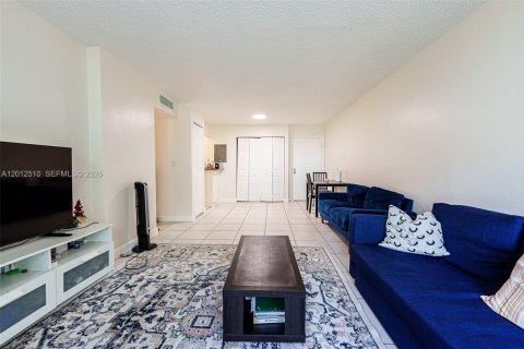 Снять в аренду кондоминиум в Майами, Флорида 2 спальни, 89.93м2, № 2145752 - фото 22