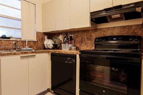Снять в аренду кондоминиум в Майами, Флорида 2 спальни, 89.93м2, № 2145752 - фото 19