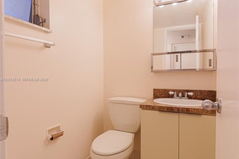 Снять в аренду кондоминиум в Майами, Флорида 2 спальни, 89.93м2, № 2145752 - фото 9