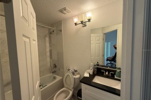 House in Kissimmee, Florida 4 bedrooms, 171.78 sq.m. № 1850046 - photo 13