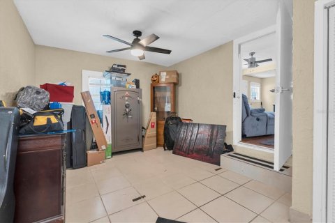 House in Saint Petersburg, Florida 3 bedrooms, 133.59 sq.m. № 2231939 - photo 22