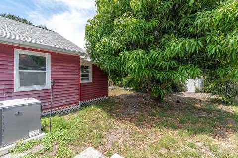 House in Saint Petersburg, Florida 3 bedrooms, 133.59 sq.m. № 2231939 - photo 27