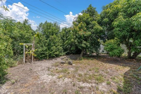 House in Saint Petersburg, Florida 3 bedrooms, 133.59 sq.m. № 2231939 - photo 30