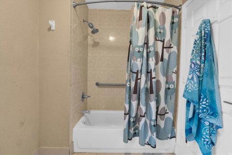 House in Saint Petersburg, Florida 3 bedrooms, 133.59 sq.m. № 2231939 - photo 19