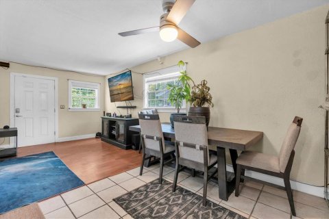 House in Saint Petersburg, Florida 3 bedrooms, 133.59 sq.m. № 2231939 - photo 7