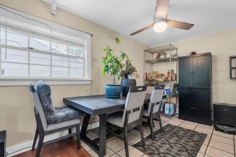 House in Saint Petersburg, Florida 3 bedrooms, 133.59 sq.m. № 2231939 - photo 12
