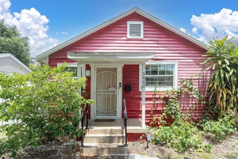 House in Saint Petersburg, Florida 3 bedrooms, 133.59 sq.m. № 2231939