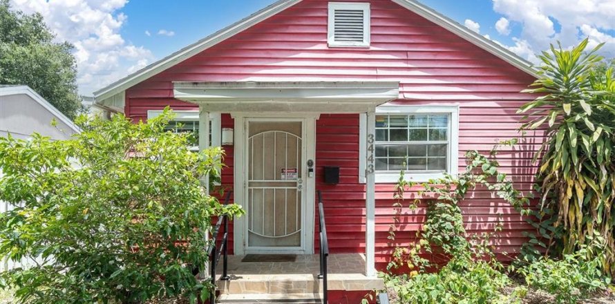 House in Saint Petersburg, Florida 3 bedrooms, 133.59 sq.m. № 2231939