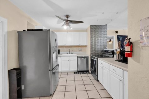 House in Saint Petersburg, Florida 3 bedrooms, 133.59 sq.m. № 2231939 - photo 9