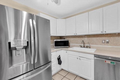 House in Saint Petersburg, Florida 3 bedrooms, 133.59 sq.m. № 2231939 - photo 10