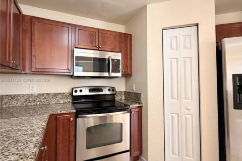 Copropriété à vendre à Doral, Floride: 3 chambres, 121.52 m2 № 2273543 - photo 13