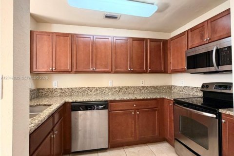 Copropriété à vendre à Doral, Floride: 3 chambres, 121.52 m2 № 2273543 - photo 11