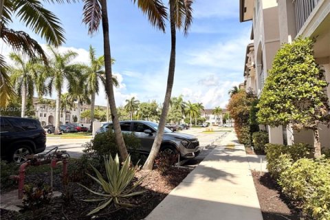 Copropriété à vendre à Doral, Floride: 3 chambres, 121.52 m2 № 2273543 - photo 2