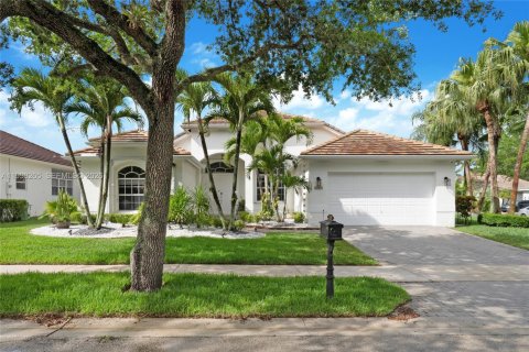 House in Weston, Florida 5 bedrooms, 228.08 sq.m. № 2060728