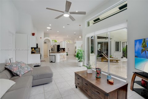House in Weston, Florida 5 bedrooms, 228.08 sq.m. № 2060728 - photo 9
