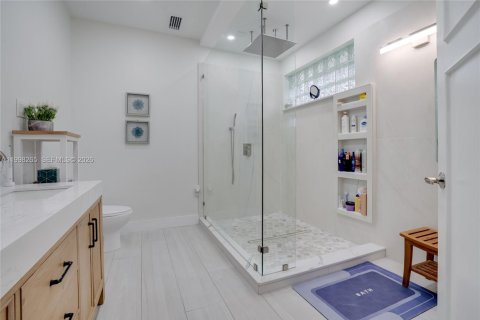 House in Weston, Florida 5 bedrooms, 228.08 sq.m. № 2060728 - photo 21