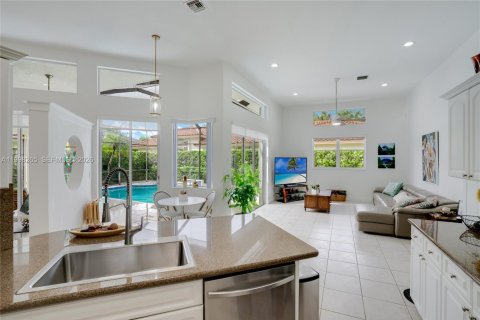 House in Weston, Florida 5 bedrooms, 228.08 sq.m. № 2060728 - photo 14