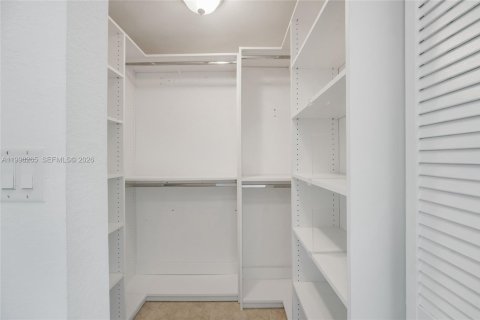 House in Weston, Florida 5 bedrooms, 228.08 sq.m. № 2060728 - photo 23