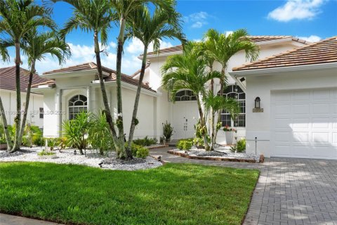 House in Weston, Florida 5 bedrooms, 228.08 sq.m. № 2060728 - photo 2