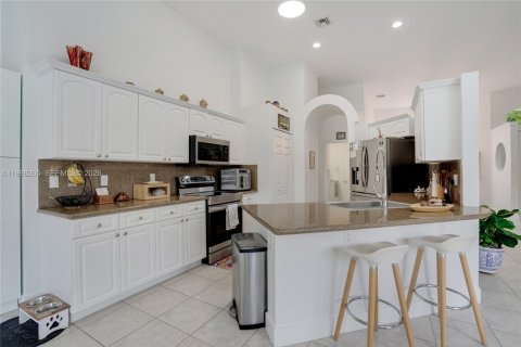 House in Weston, Florida 5 bedrooms, 228.08 sq.m. № 2060728 - photo 11